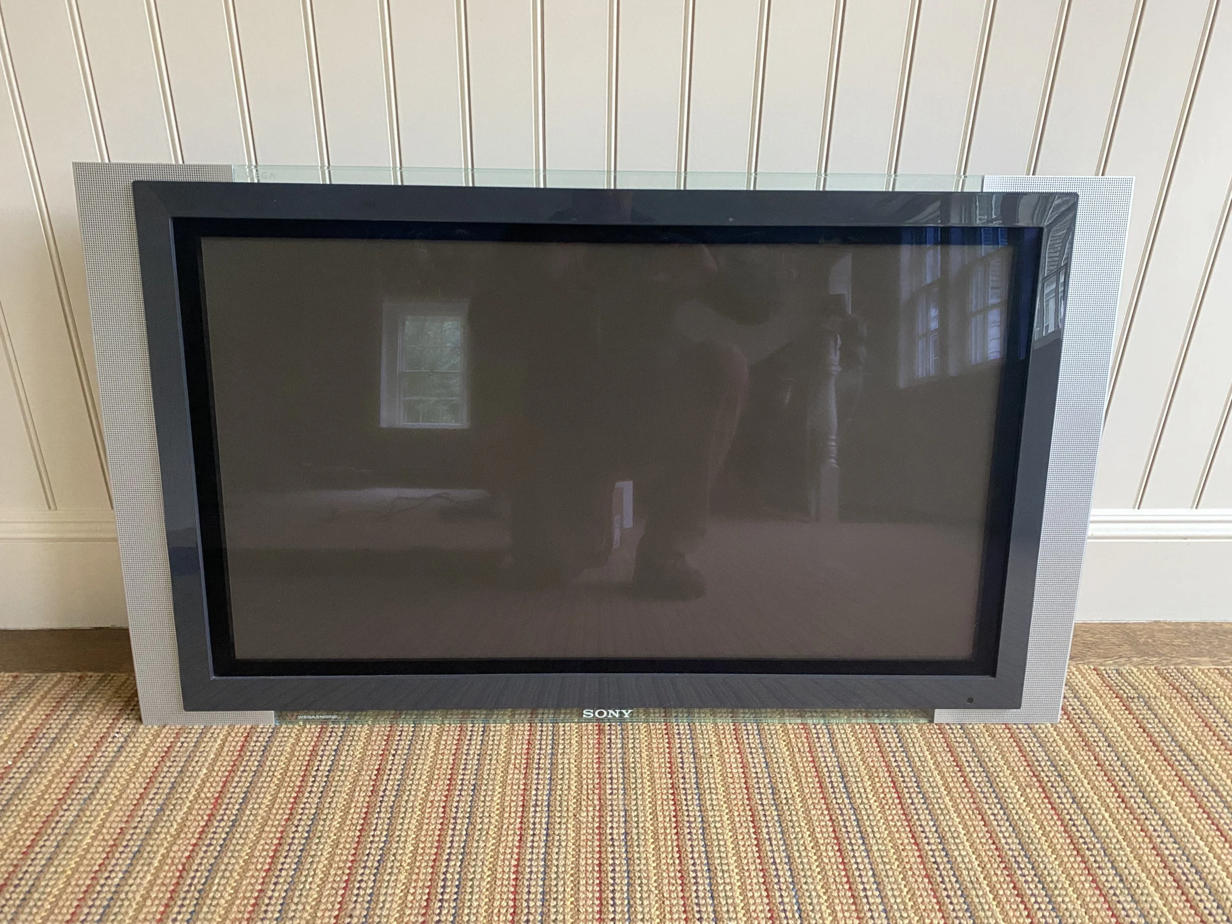 37" Sony 37" High-Definition XS® Plasma Wega™ TV W515