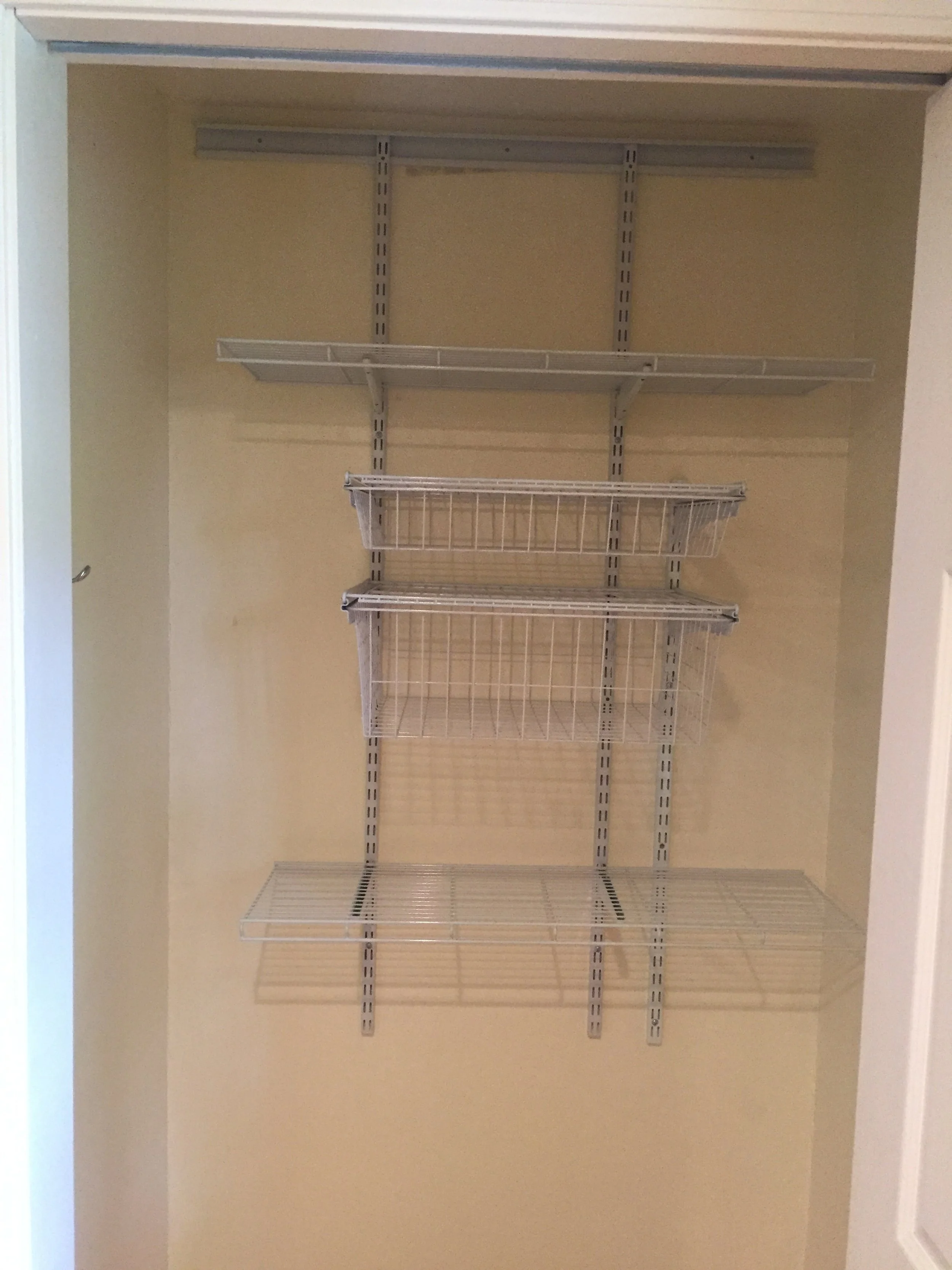 Wire Closet Shelves and Drawers N583