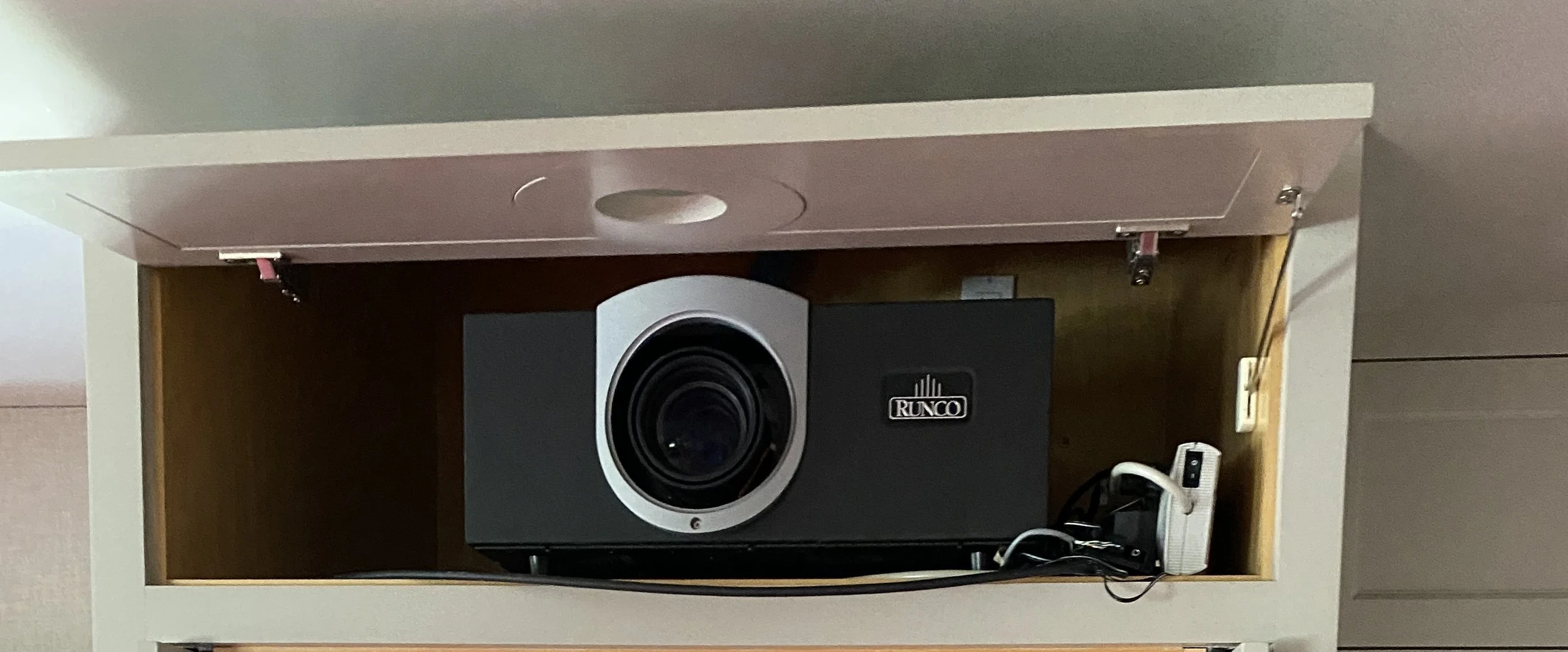Runco VX-5000d Projector C812