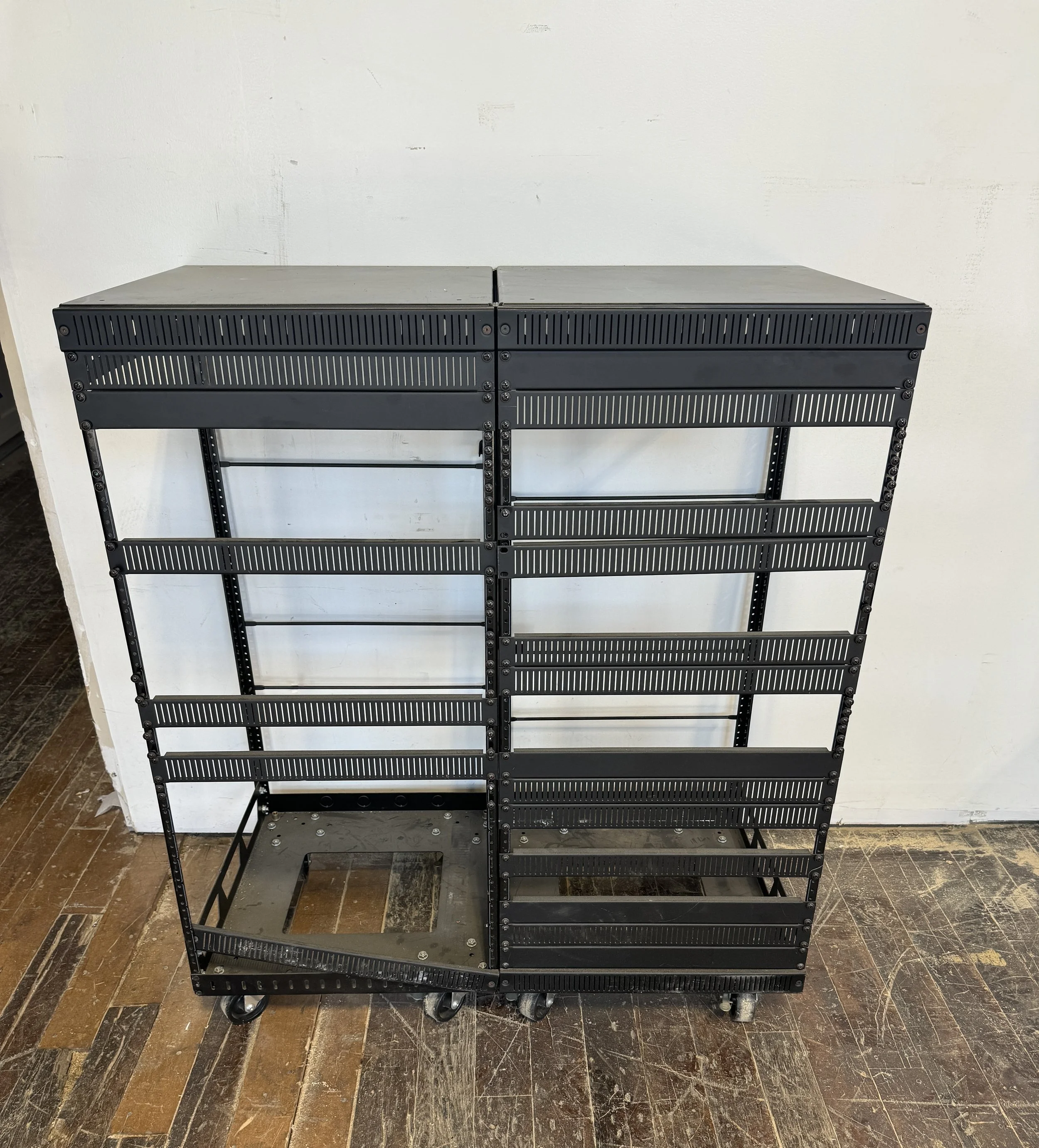Middle Atlantic Stereo Rack C812