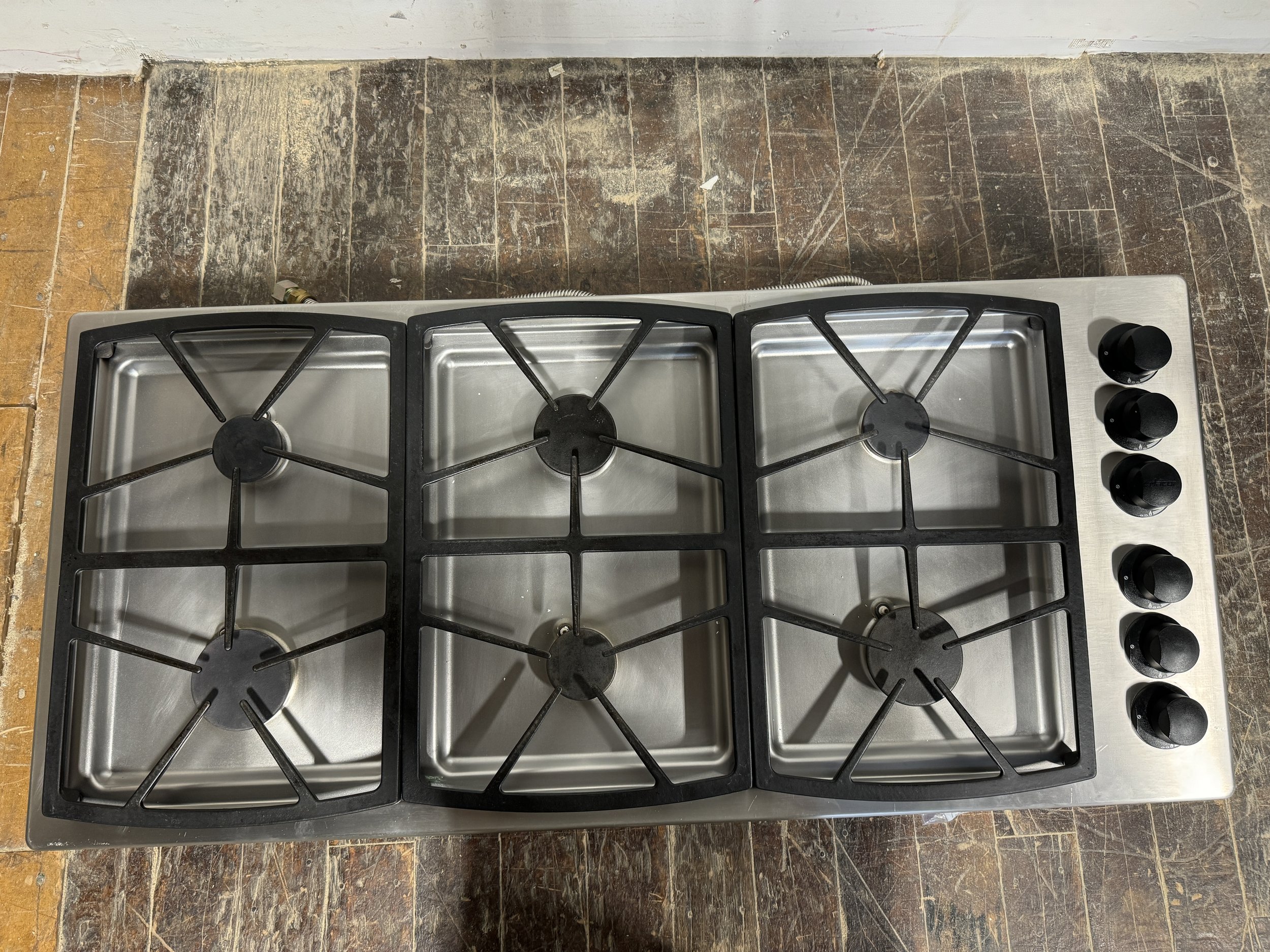 Dacor 46" Stainless Natural Gas Cooktop Z999