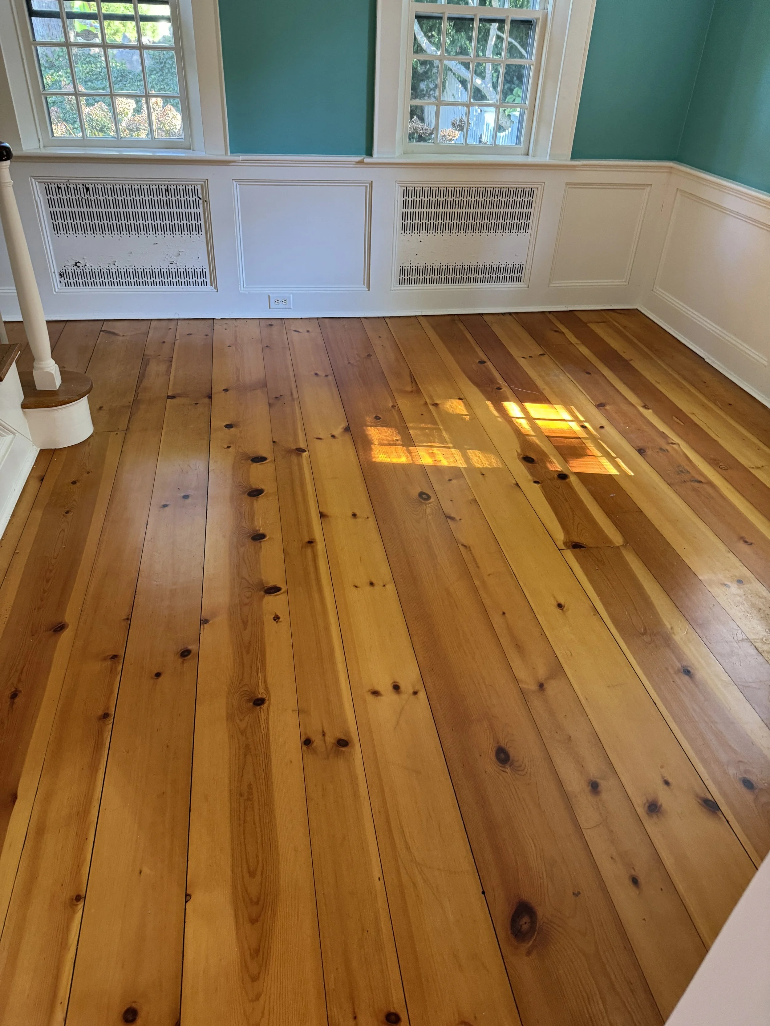 Reclaimed varied width Pine Flooring FL28