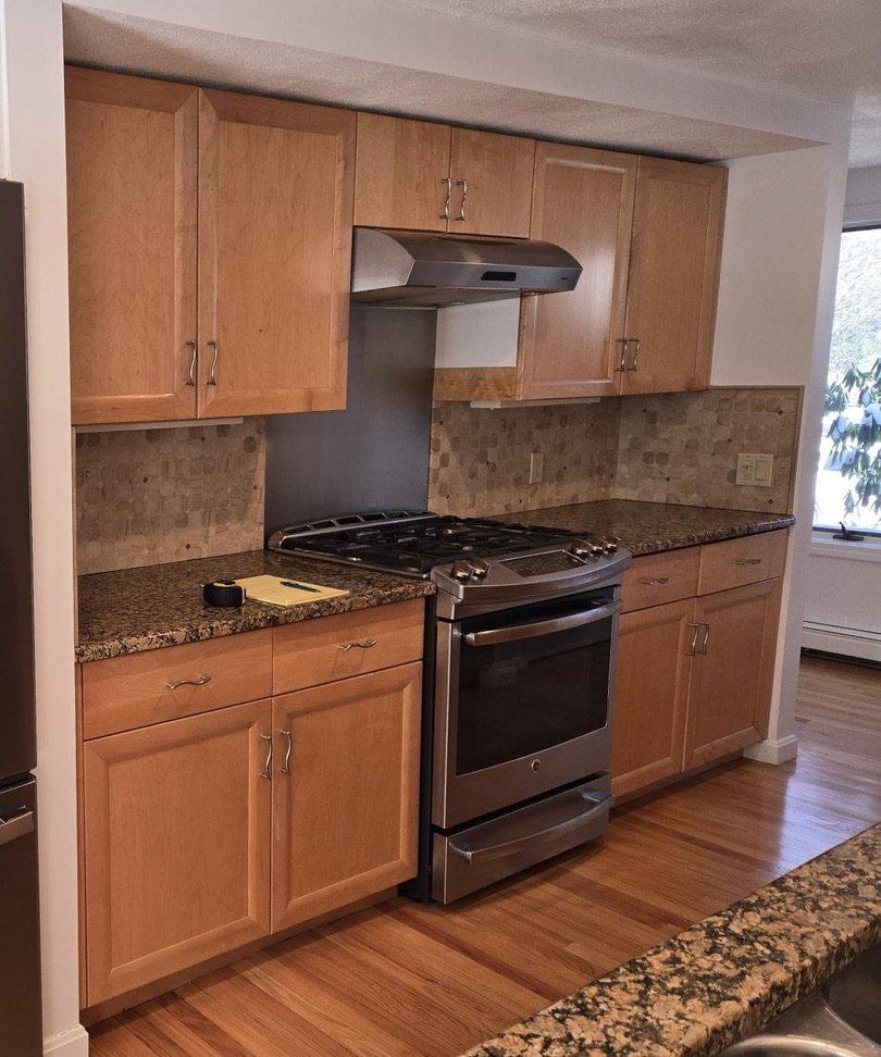 Maple Front Kitchen cabinets with granite countertops/ sink and fixture Z999