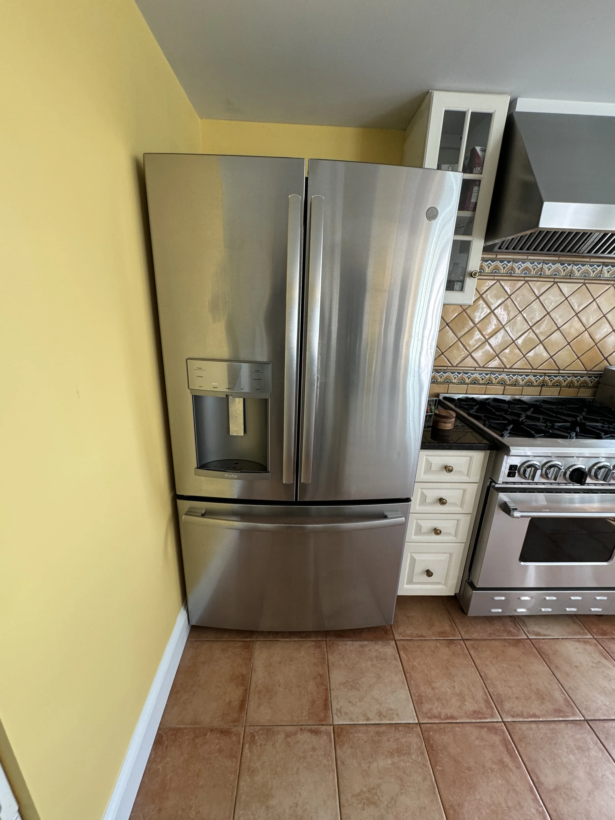 GE Profile Refrigerator FL28