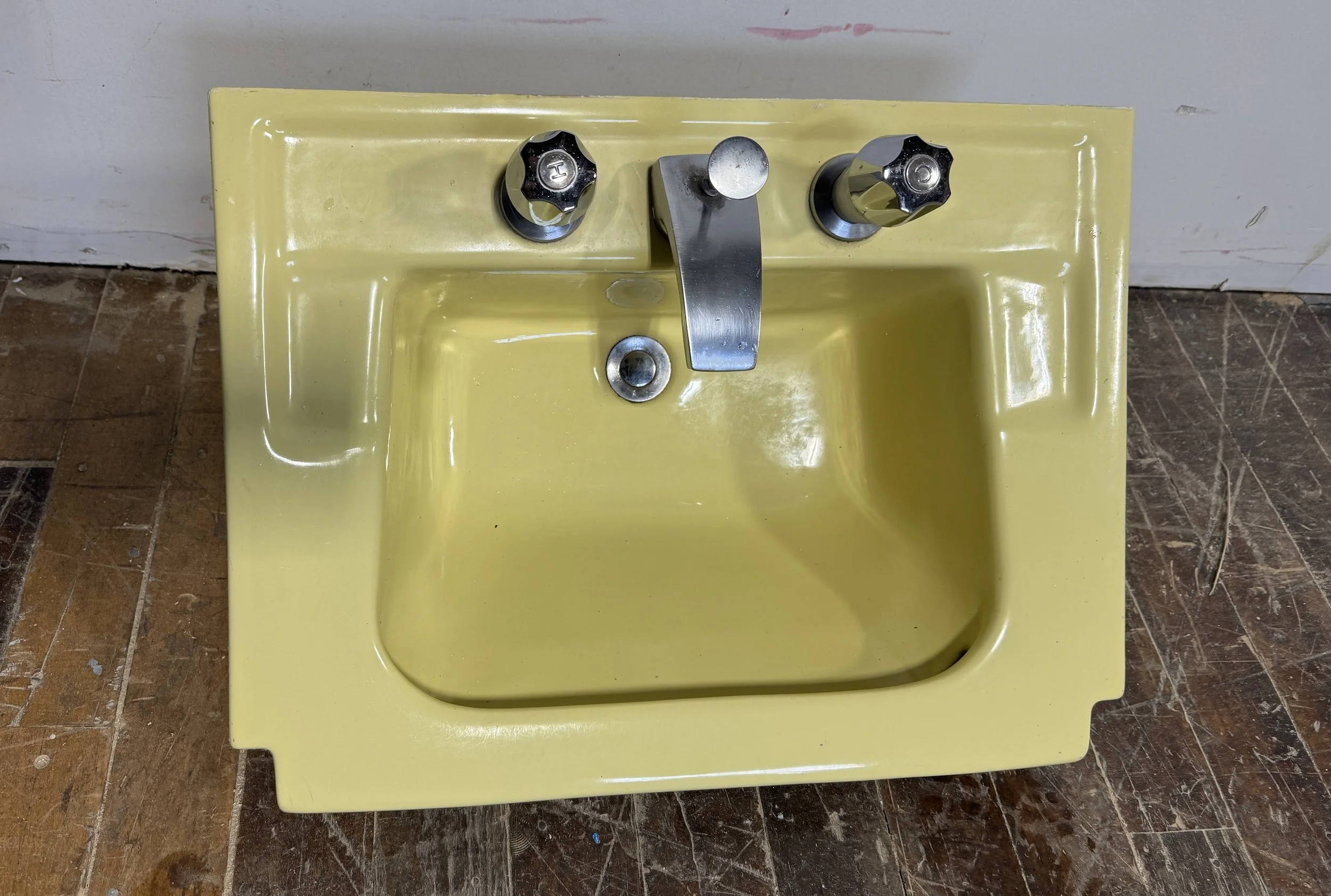 Vintage Bath Sink Z999
