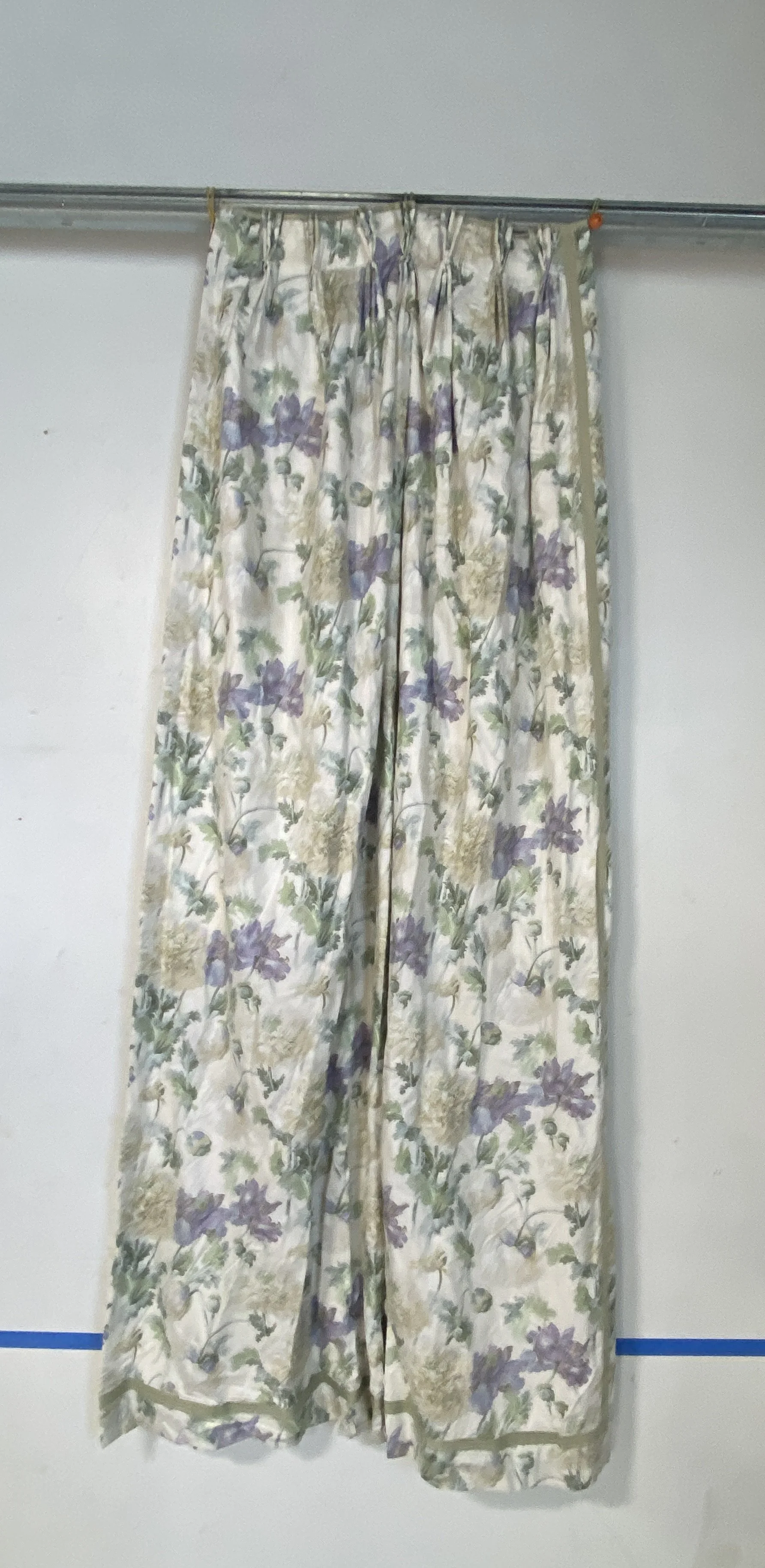 Flowered Drapes Z999