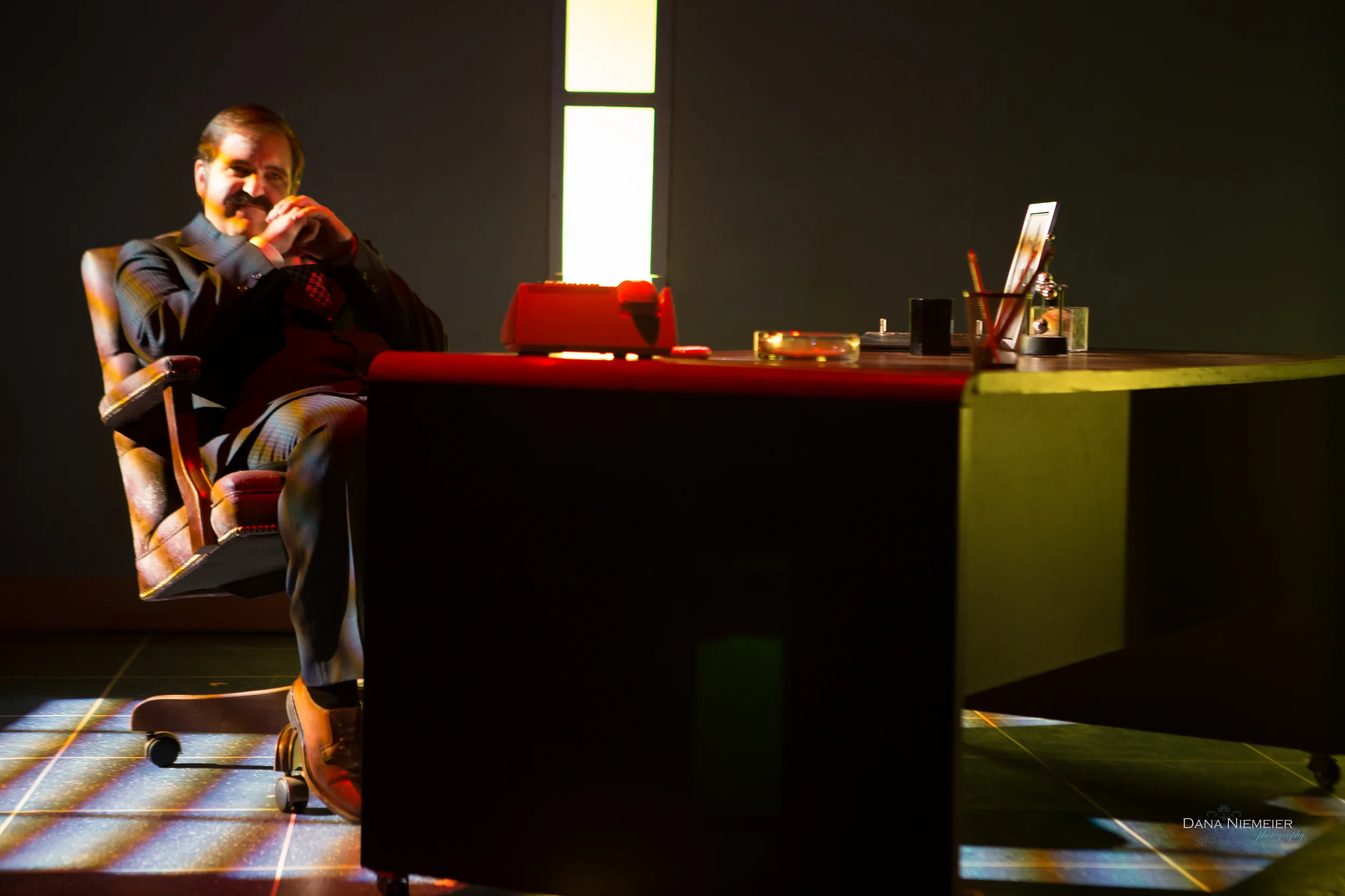 9 to 5: the Musical -Scenic and Lighting Design