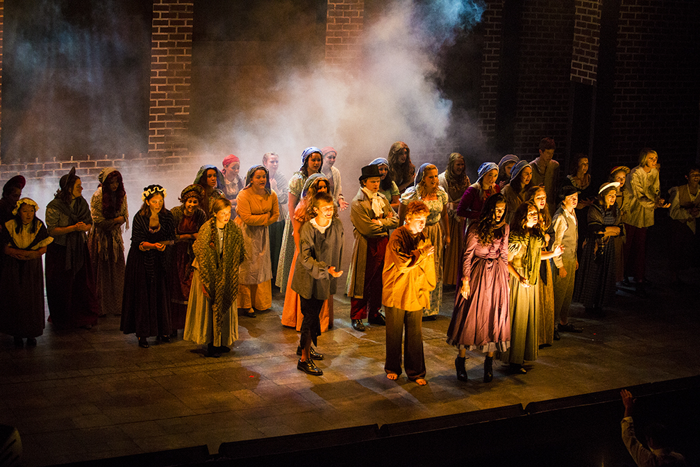 Les Misérables Student Edition - Scenic and Lighting Design