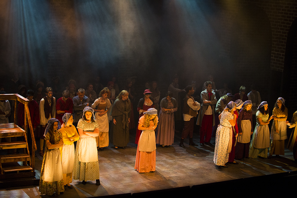 Les Misérables Student Edition - Scenic and Lighting Design