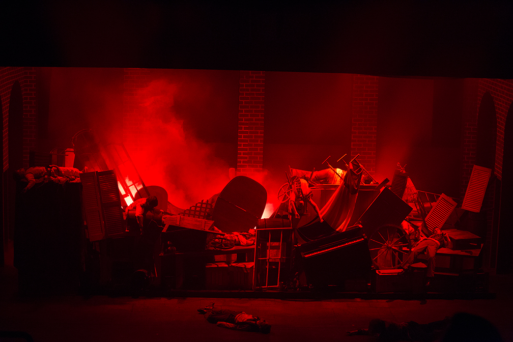 Les Misérables Student Edition - Scenic and Lighting Design