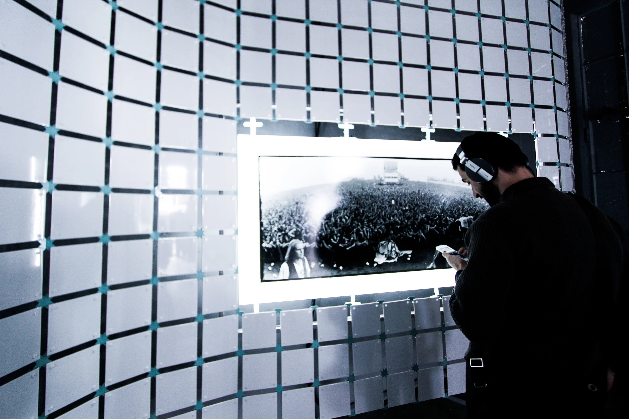 User exploring the musics. Réserve Deboussolée, Biennale Design Saint Étienne . image ©futurecrafter