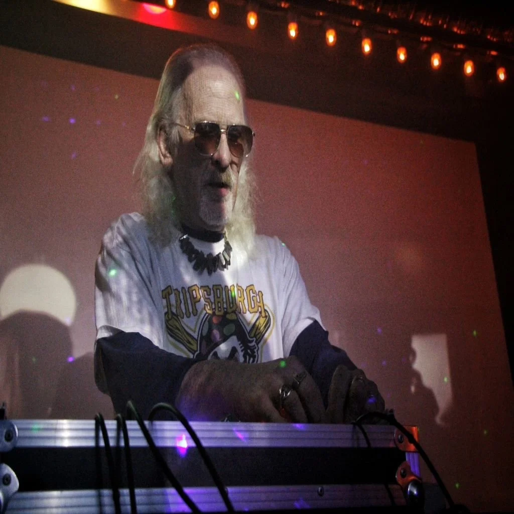 This Friday, in our 14th year of monthly backroom dance parties 11:00 pm start
Classic and contemporary electronic dance music with a psychedelic flavor and projections 
#aspectofreality #feedyourhead #williamsburg #housemusic #psychedelic #dancemusi