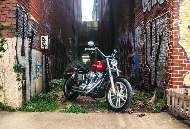 This is an eleven shot Brenizer method panorama portrait of my Dyna in the west bottoms.  Taken with a Leica Summarit 50mm f/1.5 adapted to my Fuji X-T1. .
.
.
.
#dyna #kcmo #kansascity #westbottoms #westbottomskc #brenizermethod #panorama #portrait 