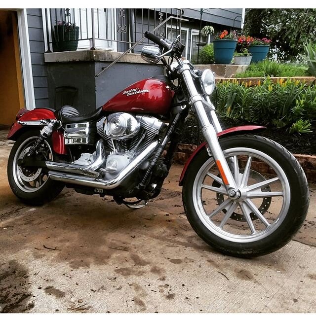 New bars, grips, inverted mirrors, 360 low profile LED front turn signals, low profile integrated tail light/turn signals (and a load balancer), and removed the sissy bar I got a couple years ago.
.
 It's got the performance of a cruiser, but now wit