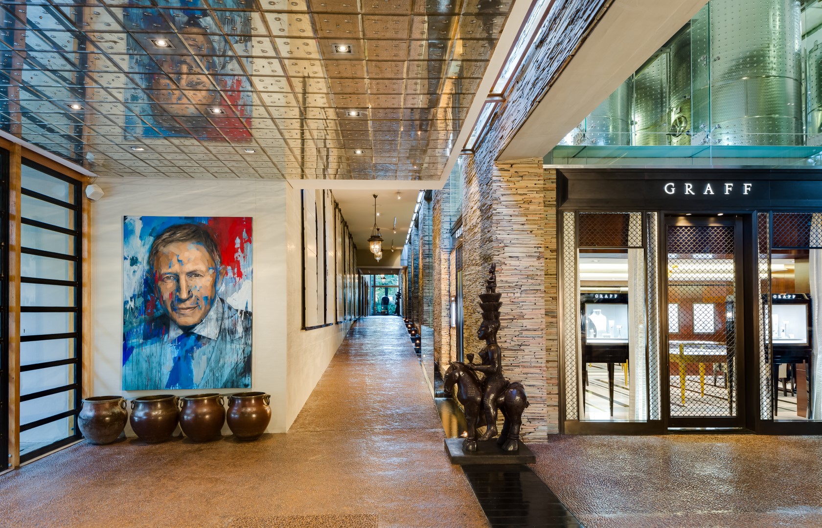 2. RECEPTION CORRIDOR.jpg