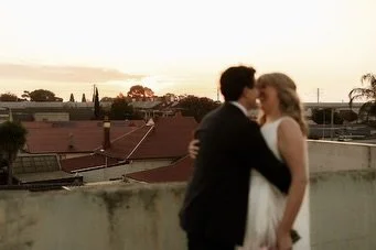 Private moments amongst the sunset, skyline and a whole lot of love 

Photographer: @nikkimccronephotography