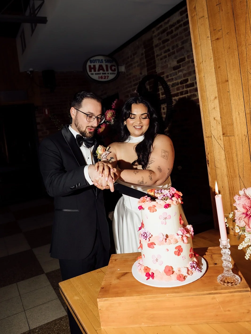 When the cake becomes its own moment 🎂 

[Pic 1]
Cake: @missladybirdcakes 
Photographer: @lizbarnesphoto 

[Pic 2]
Cake: @torte_by_mirjana 
Photographer: @nikkimccronephotography 

[Pic 3]
Cake: @mali_bakes 
Photographer: @hadtobeyouweddings 

[Pic 