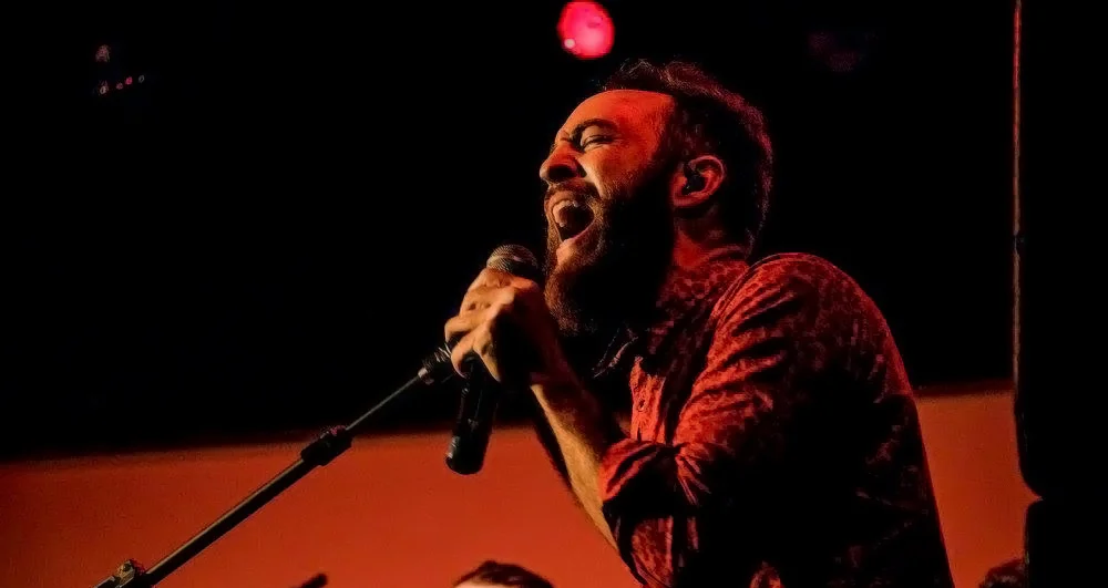 eduardo-borem-cantando-foto-Tais-Valenca-web.jpg