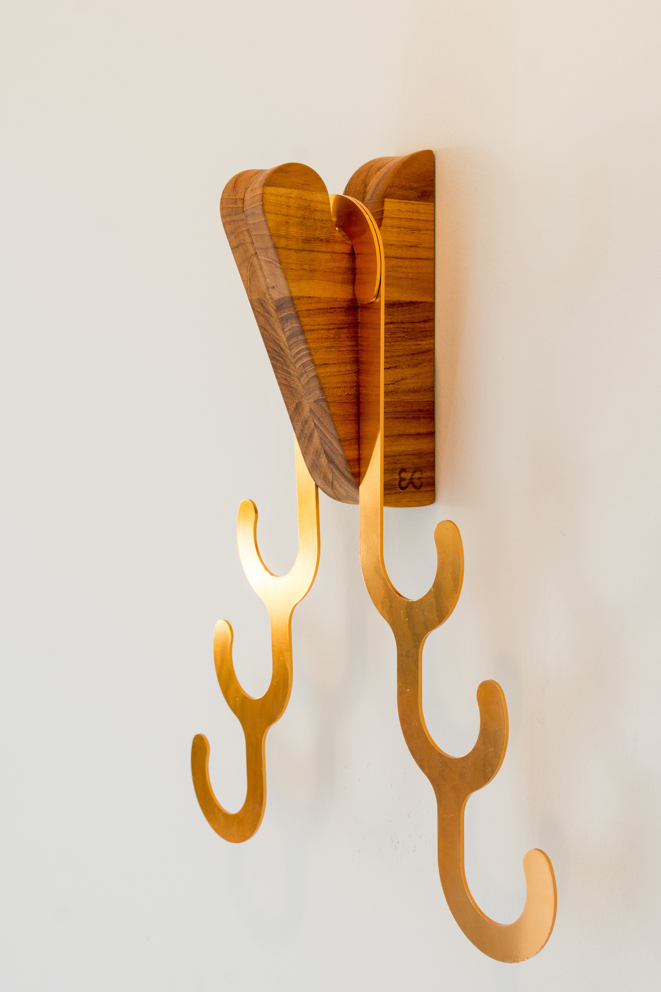 Cabideiro Pinduh + 2 cabideiros Manuh