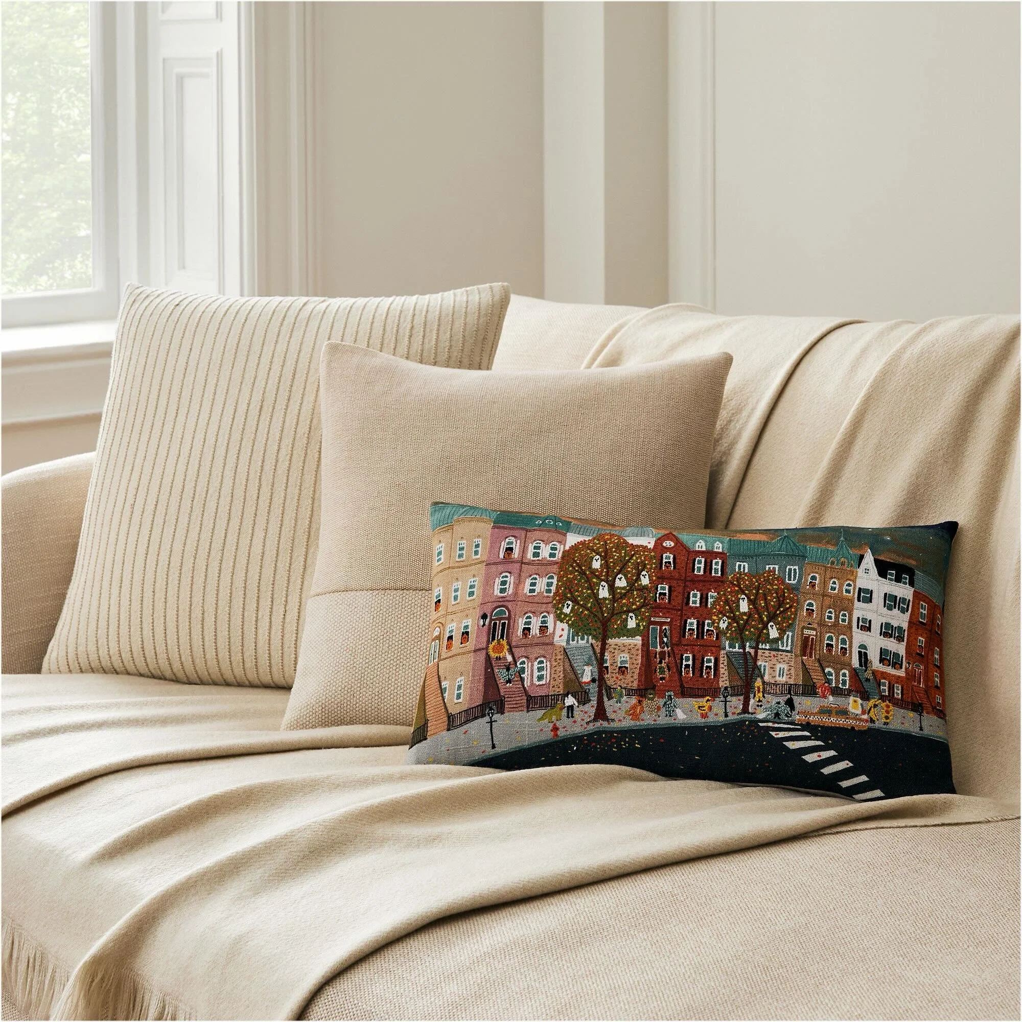 Sharing the lineup of Fall pillows (from Halloween to Thanksgiving) I illustrated for @westelm that are available this year 🍂 My personal favorite is probably the Thanksgiving Day parade one, but I had so much fun working on all of these!