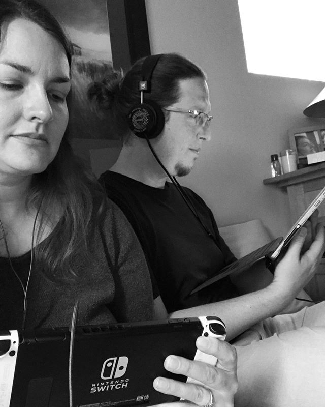 relaxed Saturday morning @th3lostb0y : installing updates. 😆 Me: Breath of the Wild ♥️ on Switch... #lifedarnell