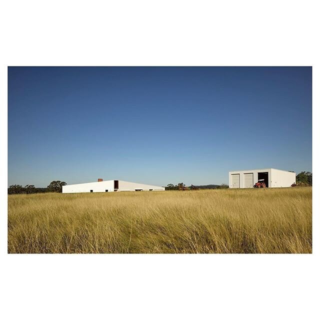 &lsquo;I have lived all my married life on a farm. I need a paddock, a shed, a house - they should work together and compliment one another.&rsquo;
.
Architecture, interiors and project management by @smith_architects 
Construction by @lakconstructio