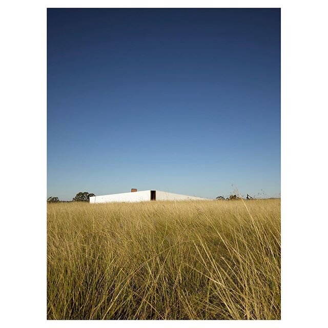 &lsquo;I have lived all my married life on a farm. I need a paddock, a shed, a house - they should work together and compliment one another.&rsquo; .
Architecture, interiors and project management by @smith_architects 
Construction by @lakconstructio