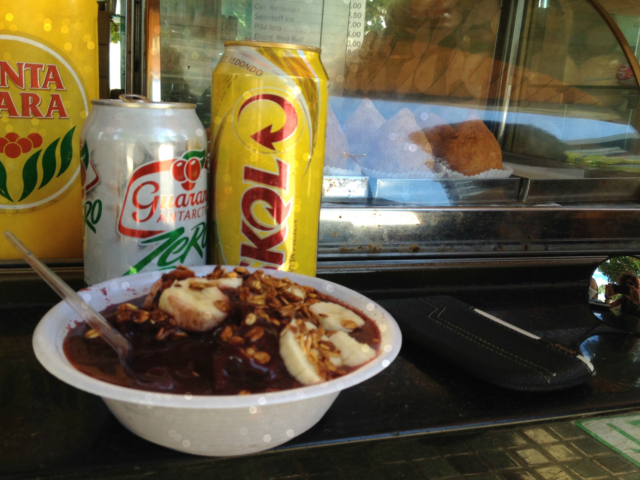 Dieta Carnavalesca: Açaí, Guaraná (soda), Skol (cerveza) y coixinha (fritura). Foto: Miosoti Alvarado