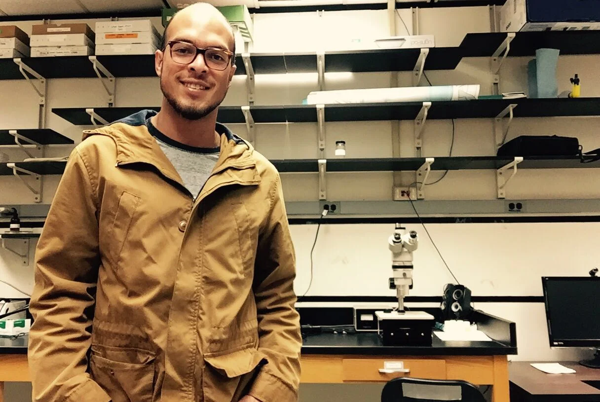 Juan Pablo Álvarez y Déjala brillar: una apuesta por nuestras bahías bioluminiscentes