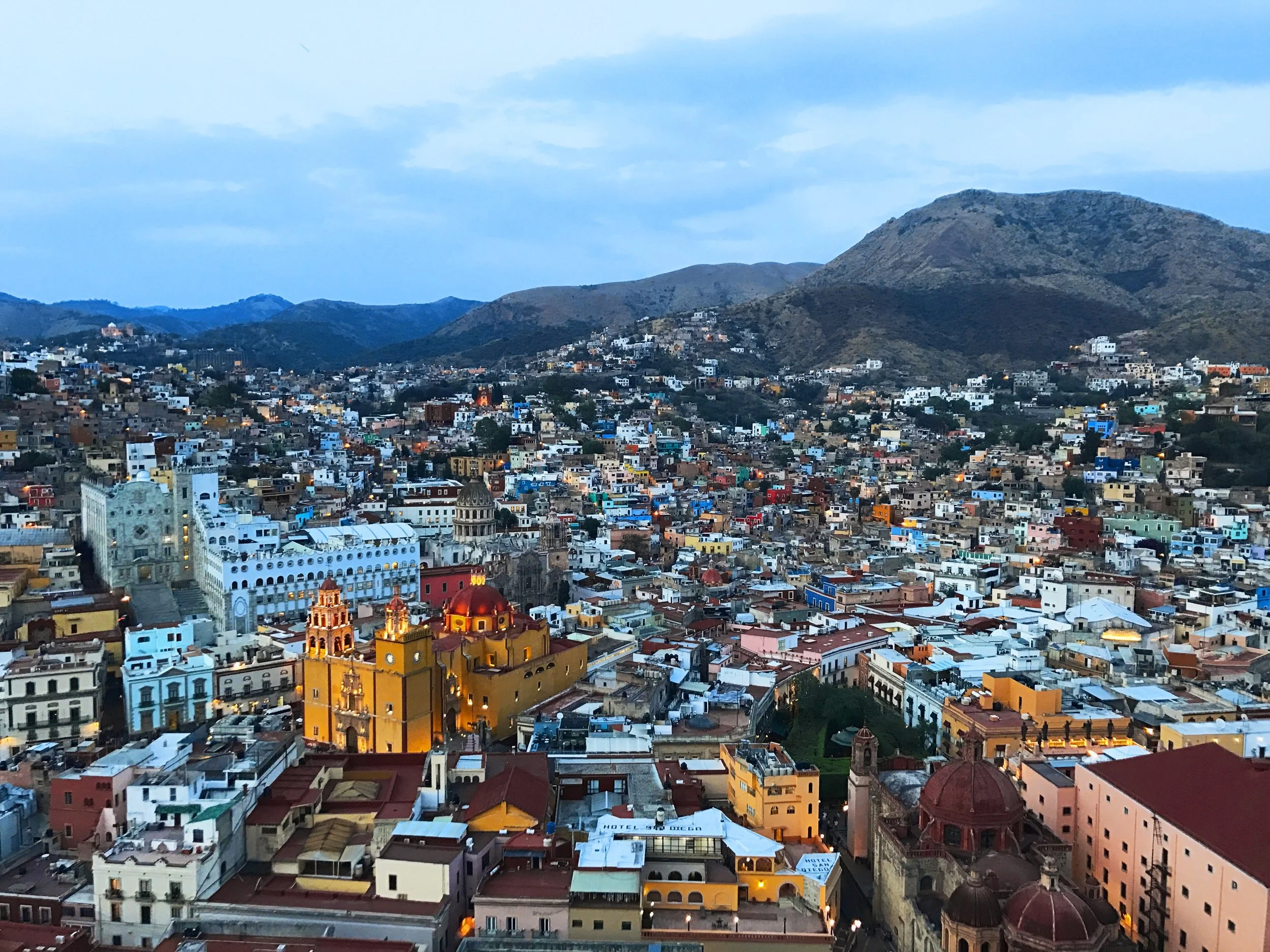 Guanajuato: Puentes, callejones y colores