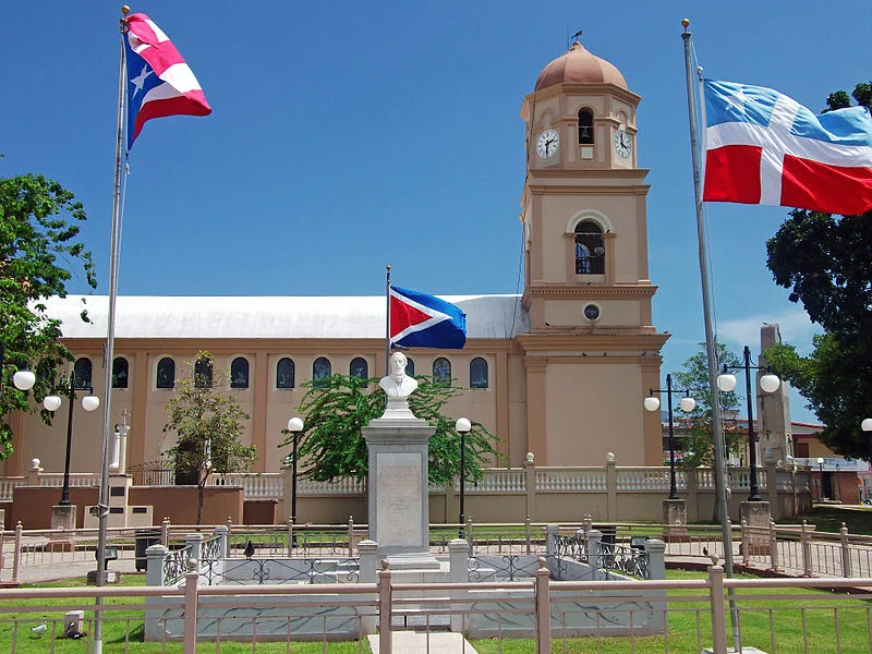 800px-Mausoleo_Dr._Ramón_Emeterio_Betances_y_Alacán_en_Cabo_Rojo.jpg