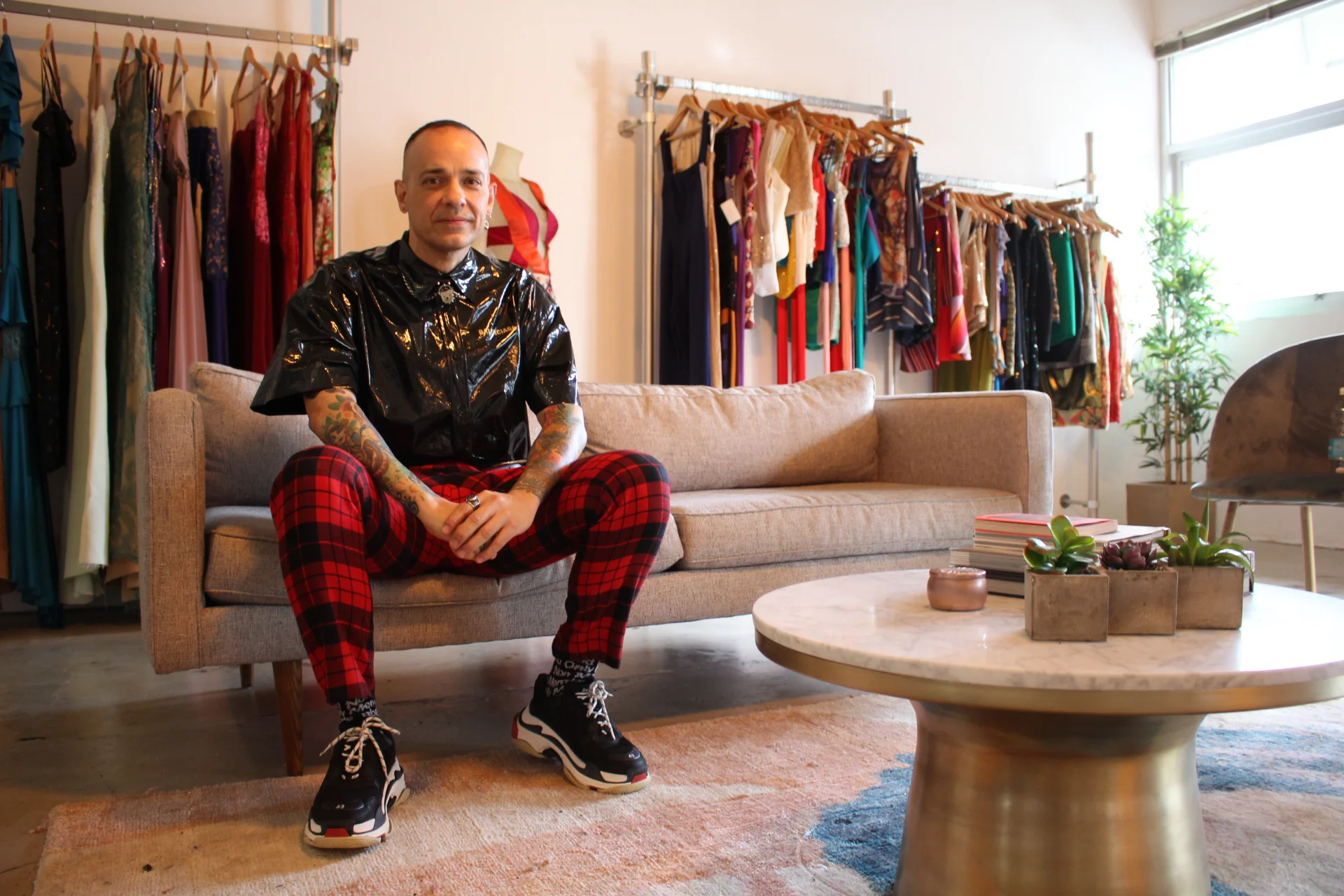 Divertida interpretación el estilo de Alberto Torres 