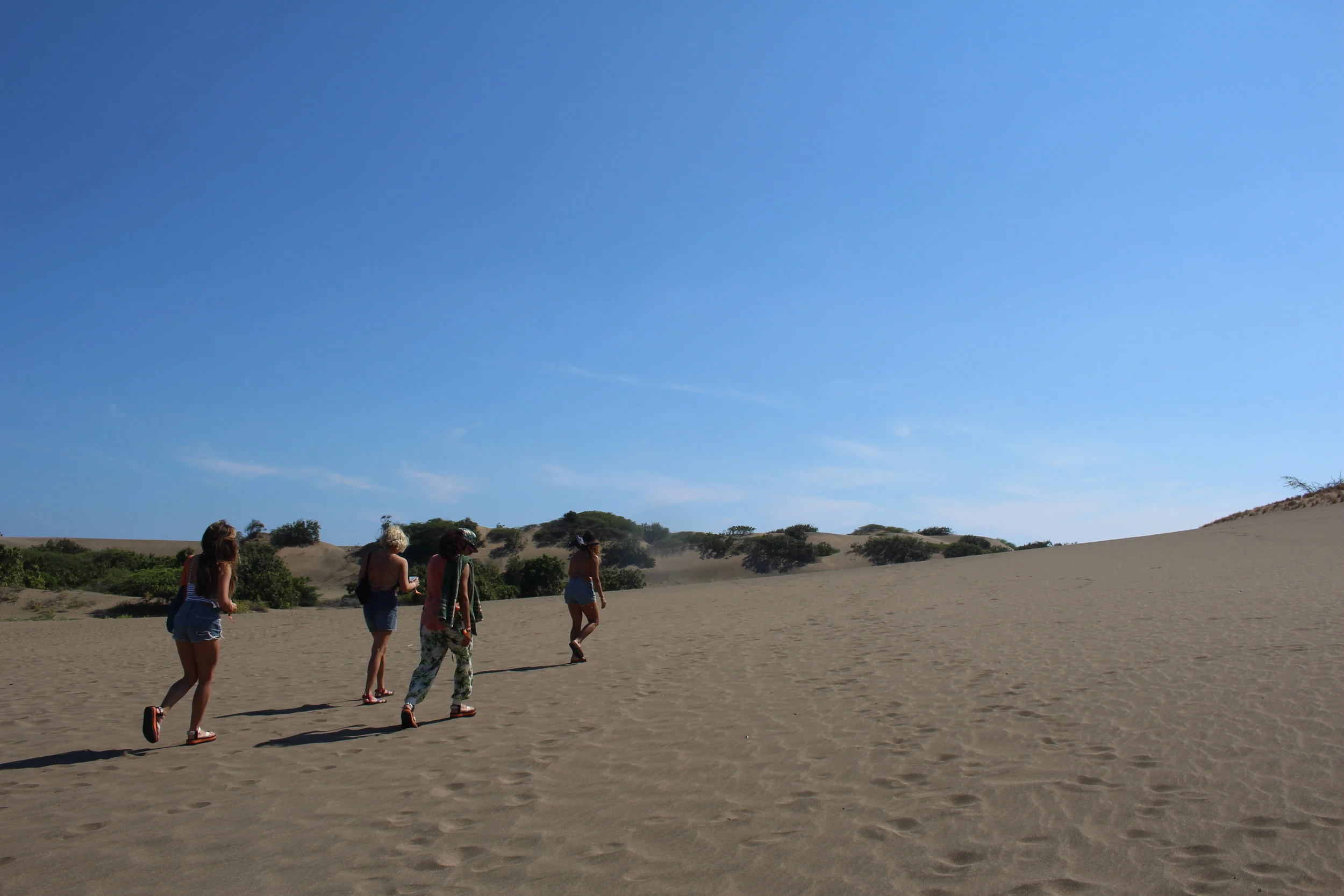 Viajar sola está cool, pero viajar con amigas... ¡es lo mejor! 