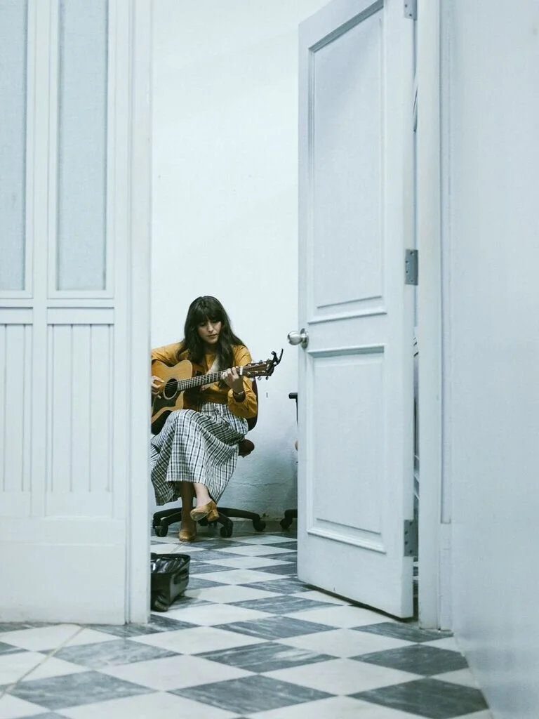 Andrea Cruz; "más empatía, solidaridad y sororidad en este sancocho musical".  