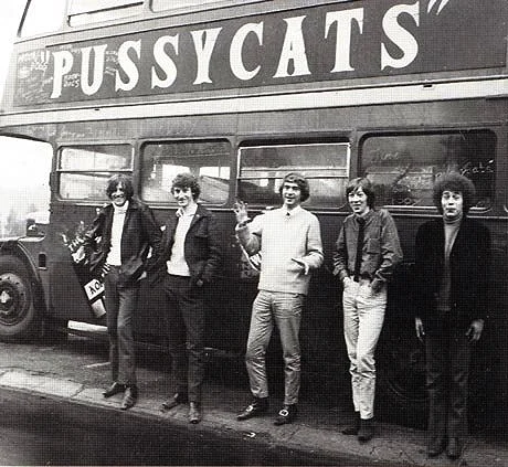 Sten Ekroth var manager for bandet The Pussycats på 60-tallet. Etter at han sluttet som manager for The Pussycats, ga han ut boken S/TR/ENGELEK, hvor han blant annet dokumenterte at noen NRK-medarbeidere hadde mottatt gaver fra ham. Boken gav opphav til stor oppmerksomhet i media og en meget omskrevet rettssak. Pressebilde.