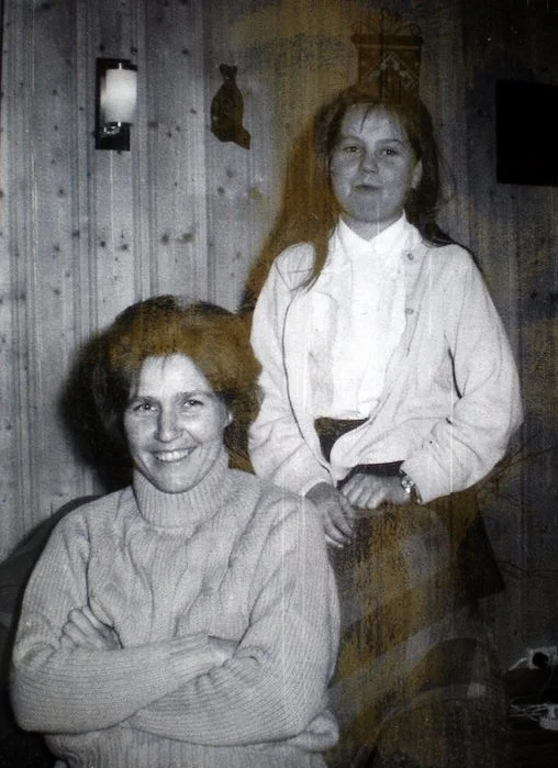 Det nye vitnet Ruth Olsen, med datter. 