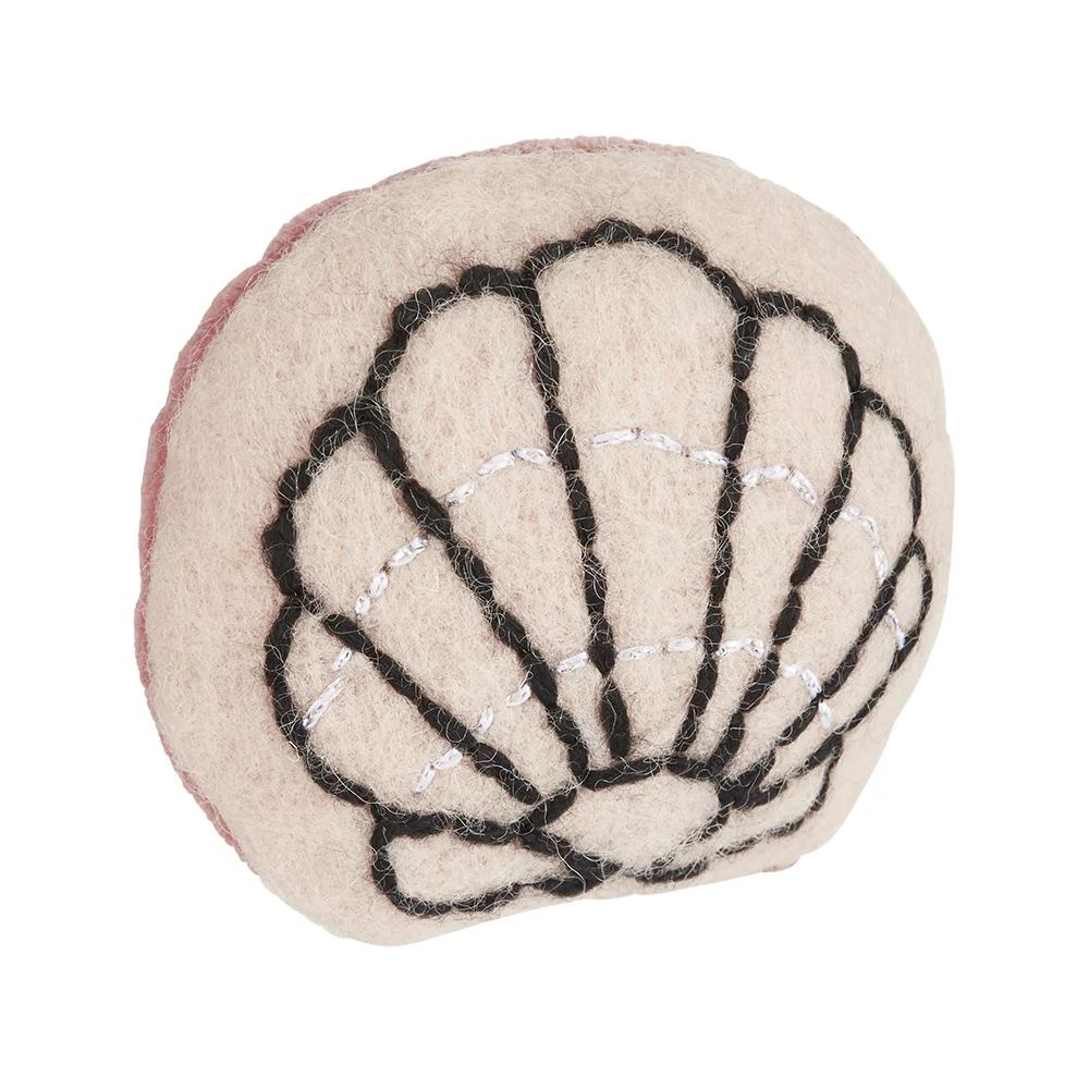 Organic catnip toy Cheshire & Wain shell Pink.jpg