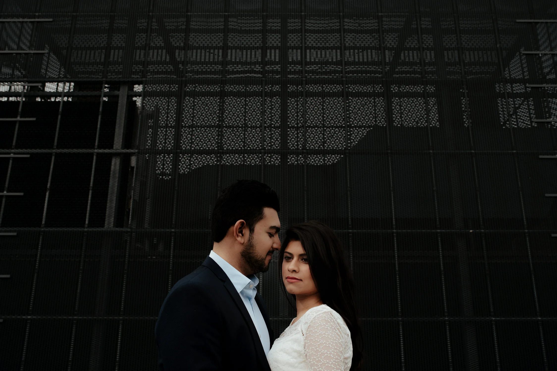 loveshoot bruidsfotografie amsterdam couple on black by mark hadden