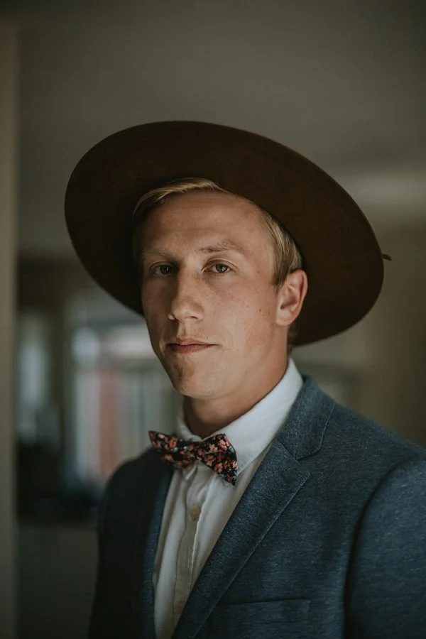 the-groom-style-is-on-point-in-this-wedding-at-the-cochrane-ranchehouse-5-600x900-600x900.jpg