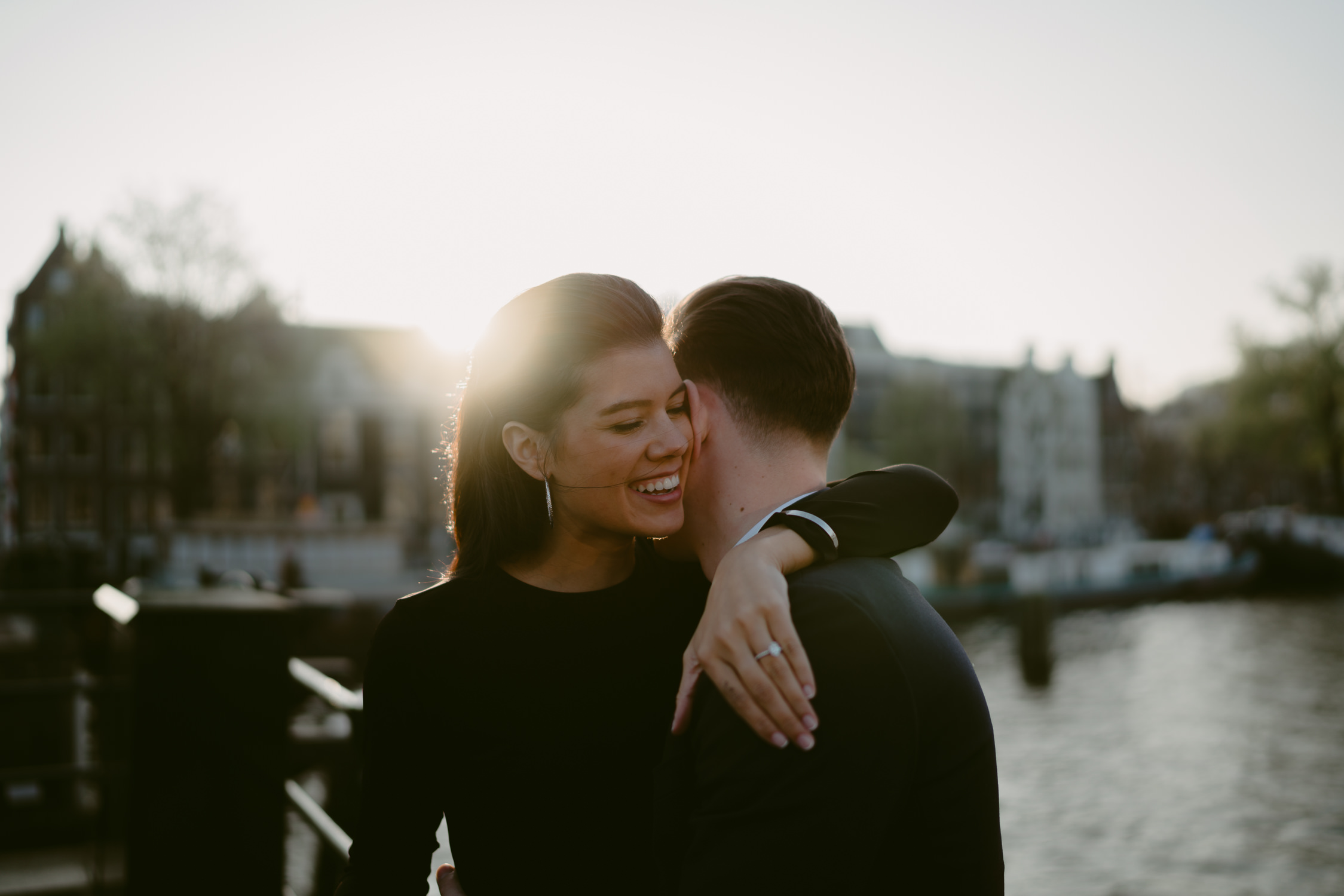 bruidsfotografie amsterdam engagement shoot kiss