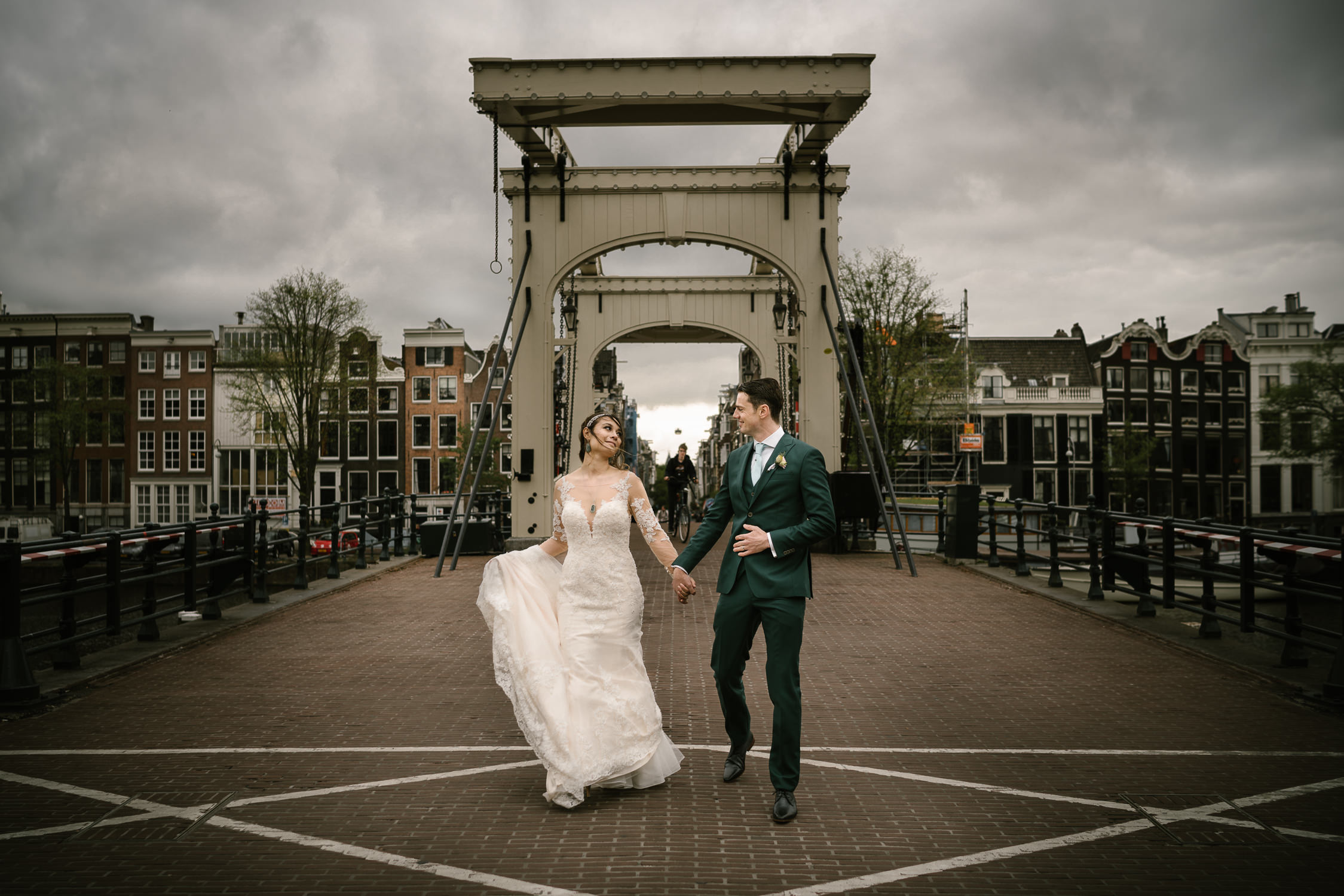 wedding photography amsterdam skinny bridge