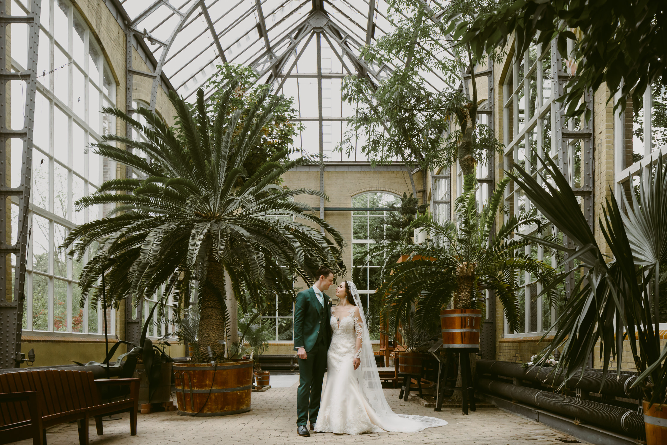 the best wedding photography amsterdam - couple portraits at the hortus botanicus