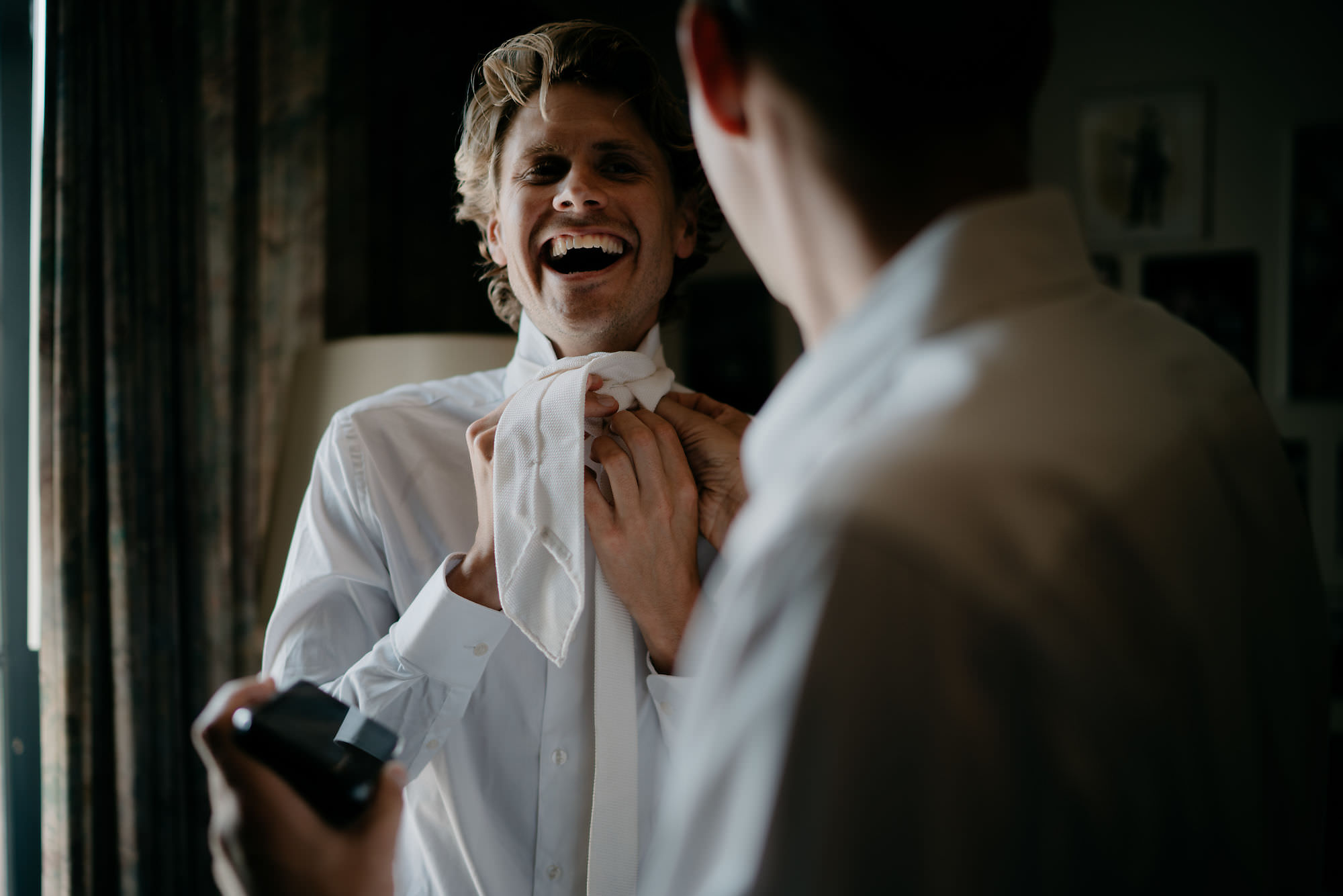 utrecht wedding photographer groom getting ready