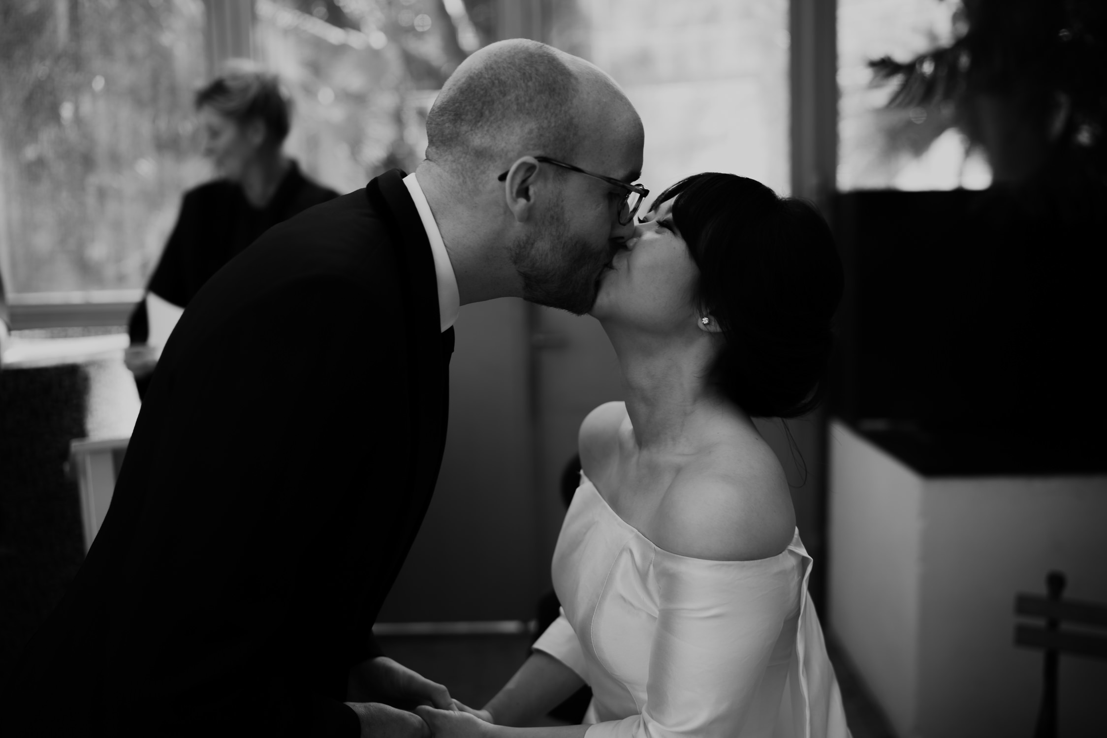 First kiss beautiful wedding ceremony in amsterdam hortus botanicus