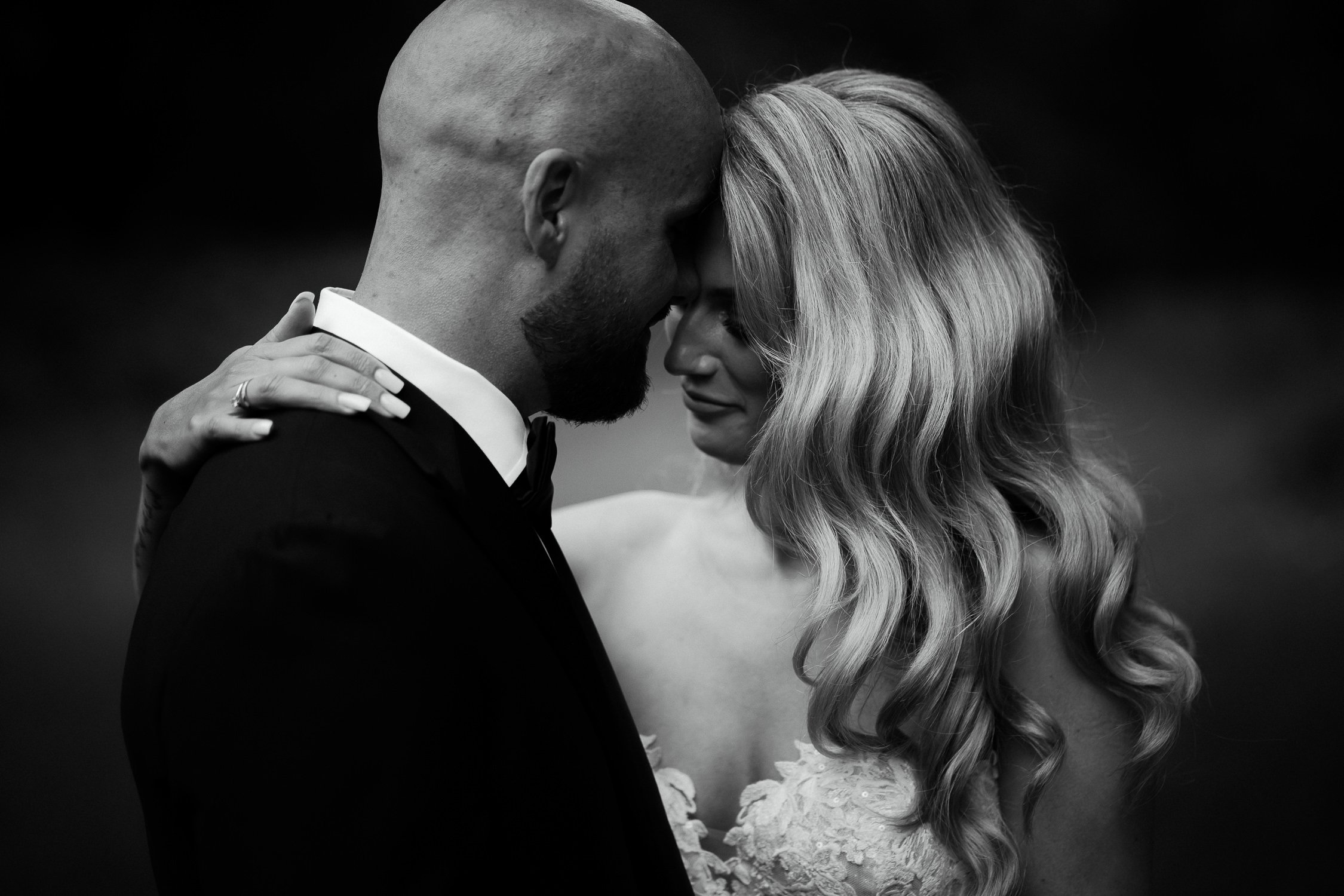 Amsterdam wedding photographer Mark Hadden - Romantic Portrait of couple 