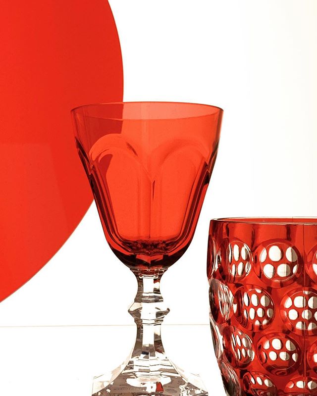 MUSEUM@OF FINE ART HOUSTON. Randomly found a still life while browsing the gift shop. #stilllife #dinnerware #red # beautyofwhitespace #michaelbarleyphoto #texasphotographer #asisawit