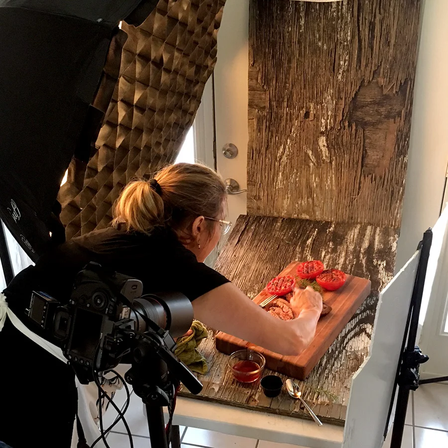 Can I tell you how much I love my food stylist???? This woman rocks! She hand-paintes things!