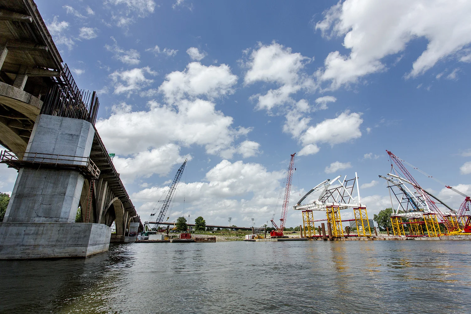 Karen E. Segrave | KES Photo
The Broadway Bridge has been under construction for the last 18 months by Kansas City-based Massman Construction Co. Once closed the installation of the new bridge will take 180 days.