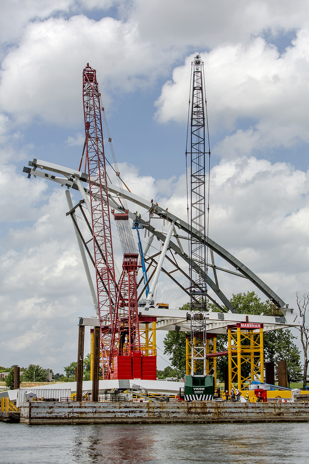  Karen E. Segrave | KES Photo

The Broadway Bridge has been under construction for the last 18 months by Kansas City-based Massman Construction Co. Once closed the installation of the new bridge will take 180 days. 