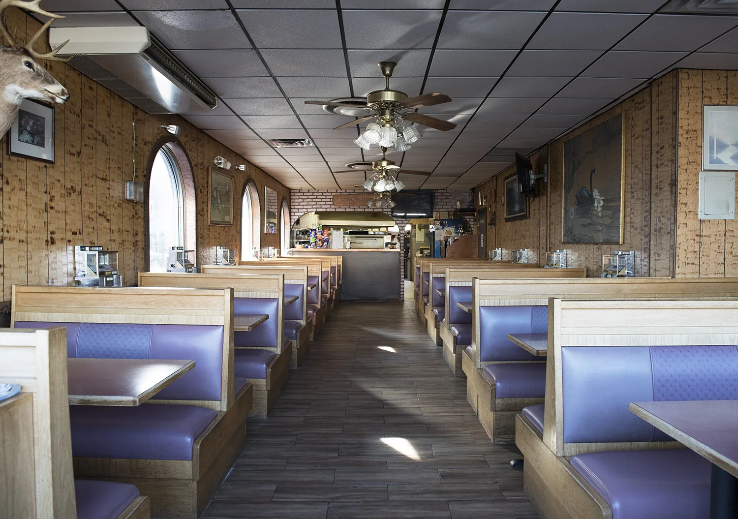 jimmie's_pizza_interior.jpg